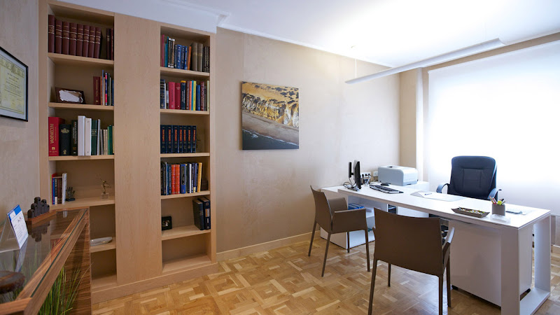 Dr. Luis López Burbano | Especialista en Aumento de Pecho y Cirugía Mamaria | Cirugía Plástica y Estética