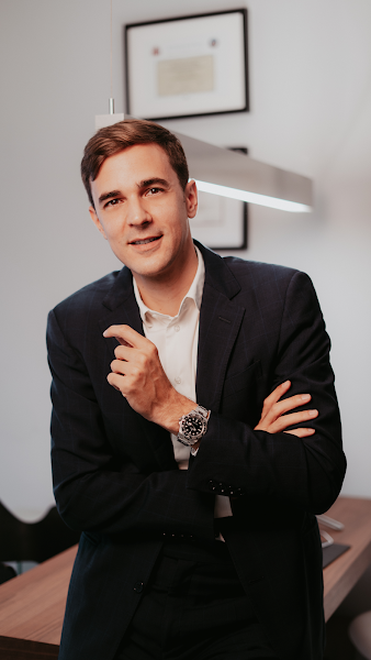 Dr. Víctor Fuertes Bielsa – cirujano plastico zaragoza – cirugia transgenero – cirugia plastica zaragoza –