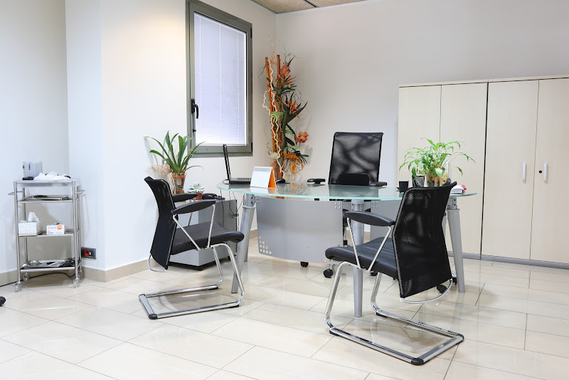 INSTITUTO CLÍNICO CAPILAR Y ESTÉTICO TRICOLASER