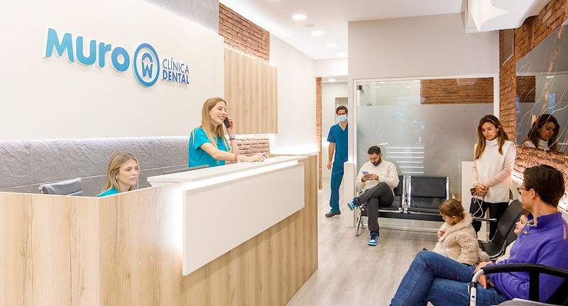 Muro Clínica Dental Barcelona, Implantes Dentales y Ortodoncia Invisible